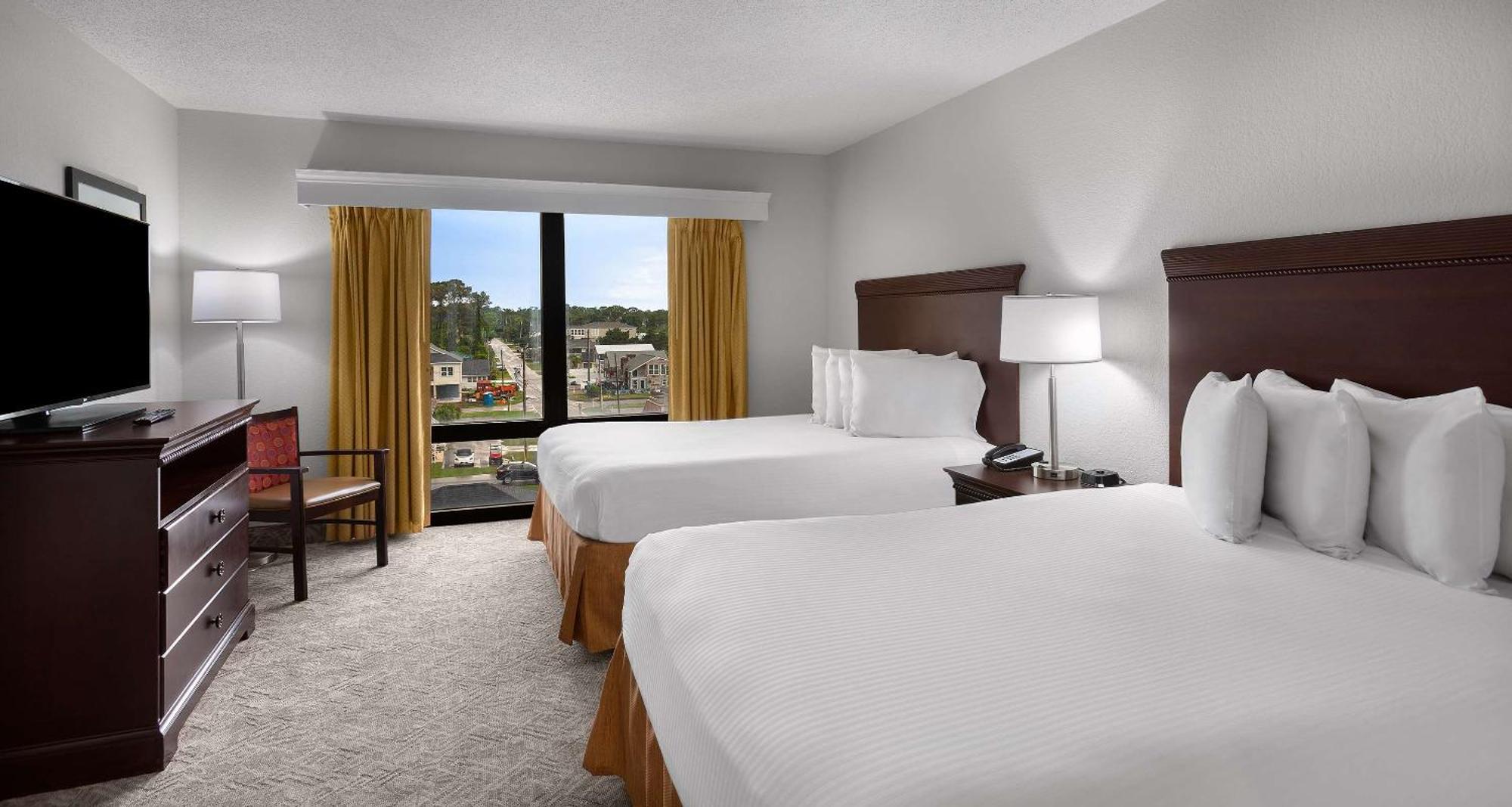 Oceanfront Suite with Kitchenette, Two Queen Beds and Sofa Bed - Non-Smoking